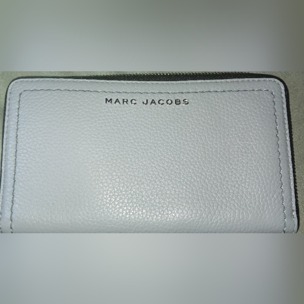Marc Jacobs Rock Grey and Black Colorblock Leather Bifold Zip Wallet EUC